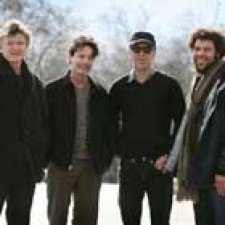 Cambio de salas para Crowded House en España