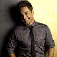 Bustamante inicia gira promocional por America