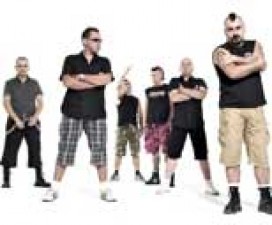 Ska-P regala El Tercero de la Foto