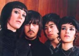 Ladytron en el estudio con Christina Aguilera