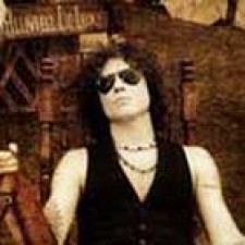 Bunbury en concierto durante el verano