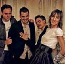 Chloe, "…Y los relojes se pararon…"