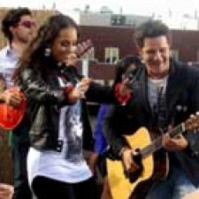 Looking for Paradise, en formato comercial