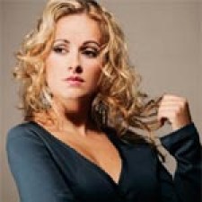 La Hungara, Guerrera