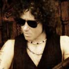 Bunbury lidera la lista de ventas
