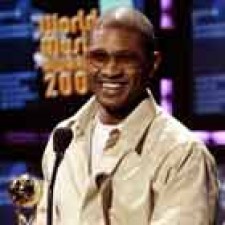 Usher consigue su tercer nº1 seguido en la Billboard 200