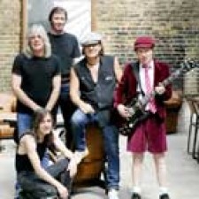 AC/DC lidera la lista britanica