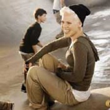 "Raise your glass", el videoclip