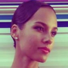 Alicia Keys sigue presentando nuevas canciones