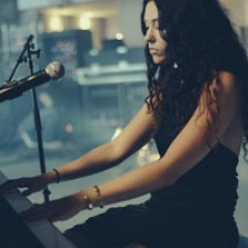 "Waste of time", una mas de Eliza Doolittle