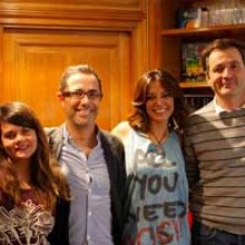 Merche firma por Sony Music