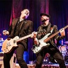 Carlos Goñi prepara nuevo disco de Revólver