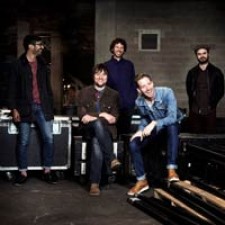 Kaiser Chiefs lidera la listas de discos en UK