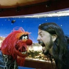 La batalla de baterías de Dave Grohl y Animal
