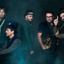 Love of Lesbian nº1 en LaHiguera.net con 'Planeador'