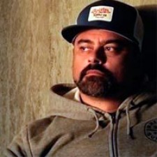 Hambriento, el primer libro de poesía de Nach