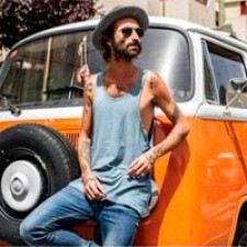 Leiva sigue nº1 en discos en España con "Monstruos"