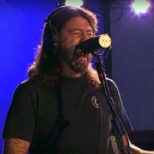 Foo Fighters y Harry Styles en modo cover