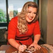 Kelly Clarkson en modo En Vogue