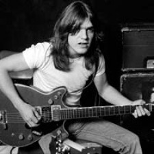 Falleció Malcom Young