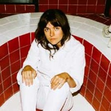 Courtney Barnett en modo Inxs