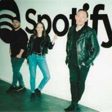 Chvrches en modo Rihanna