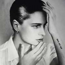 Christine and The Queens nº1 en LaHiguera.net con 5 dollars