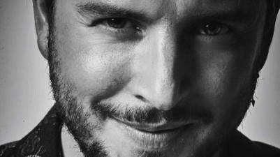 Manuel Carrasco 5º nº1 y doble platino con La cruz del mapa