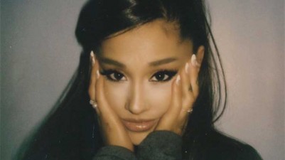 Nuevo doblete de Ariana Grande en listas británicas