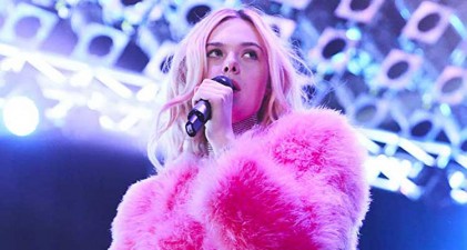 Elle Fanning en modo Robyn