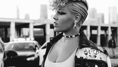 Pink 3ª semana nº1 en discos en UK con 'Hurts 2B Human'