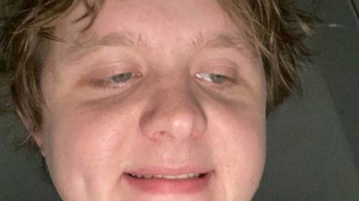 Lewis Capaldi vuelve al nº1 en UK con Divinely uninspired...