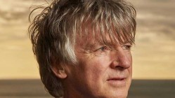 Neil Finn en modo Beach Boys