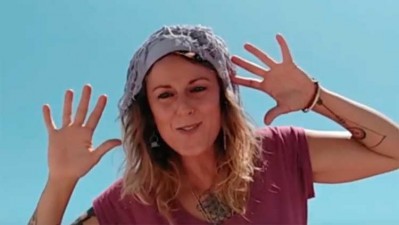 La Mari de Chambao en modo cine con 'La vida viene y va'