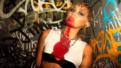 Miley Cyrus elige a Hole en su nueva versión