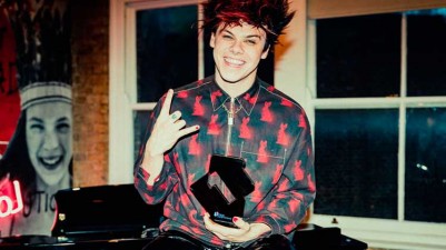 Yungblud con 'Weird!' nº1 en la lista británica de discos