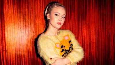 Zara Larsson es una 'Poster girl' en su tercer álbum