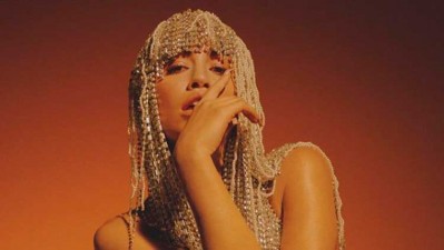 Lali con música y serie de acción