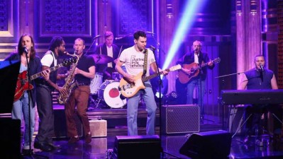 Bleachers estrena 'How dare you want more' en TV