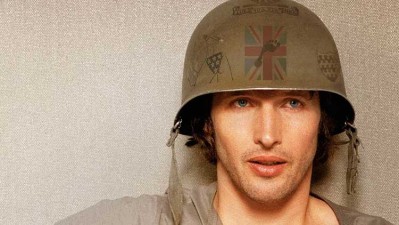 'The stars beneath my feet' es un disco recopilatorio de James Blunt