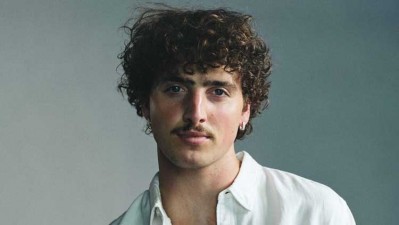 Benson Boone interpreta 'Beautiful things' en televisión