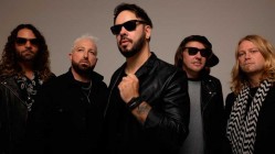 Those Damn Crows número 1 en discos en UK con 'God shaped hole'