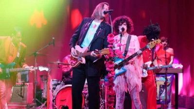 Arcade Fire interpretó 'Circle of trust' en The Tonight Show starring Jimmy Fallon