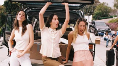 Haim interpreta 'Down to be wrong' en The Tonight Show starring Jimmy Fallon