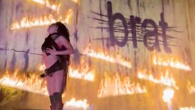 Charli XCX aportará canciones originales para la nueva película de 'Cumbres borrascosas'