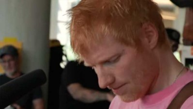 Ed Sheeran presentó 'Play' en Tiny Desk Concert