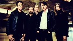 Suede número 1 en la lista de canciones favoritas de LaHiguera.net con 'Dancing with the europeans'