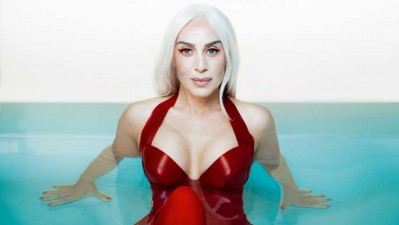 Mónica Naranjo de estreno con 'Por un like'