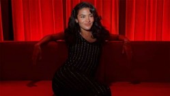 Olivia Dean con 'The art of loving' mantiene el número 1 en discos en Reino Unido