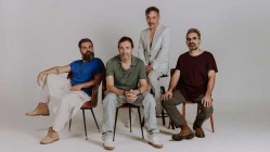 Love of Lesbian anuncia su retiro de los escenarios tras 25 años de carrera